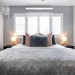 Absolutly Beachfront Surfers Paradise, Pure Shores!
