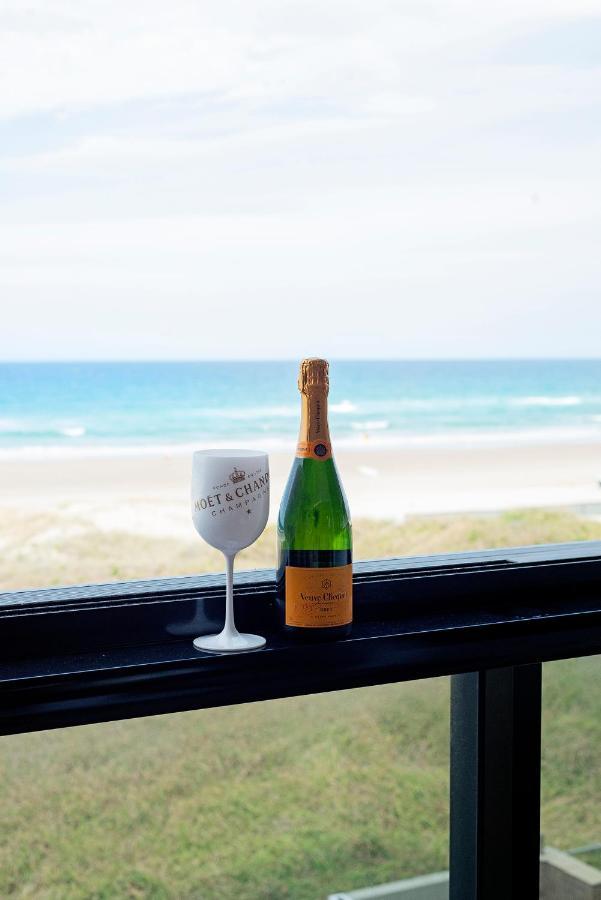 Absolutly Beachfront Surfers Paradise, Pure Shores! Apartment