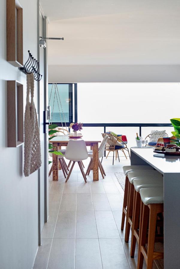 Apartment Absolutly Beachfront Surfers Paradise, Pure Shores! Gold Coast