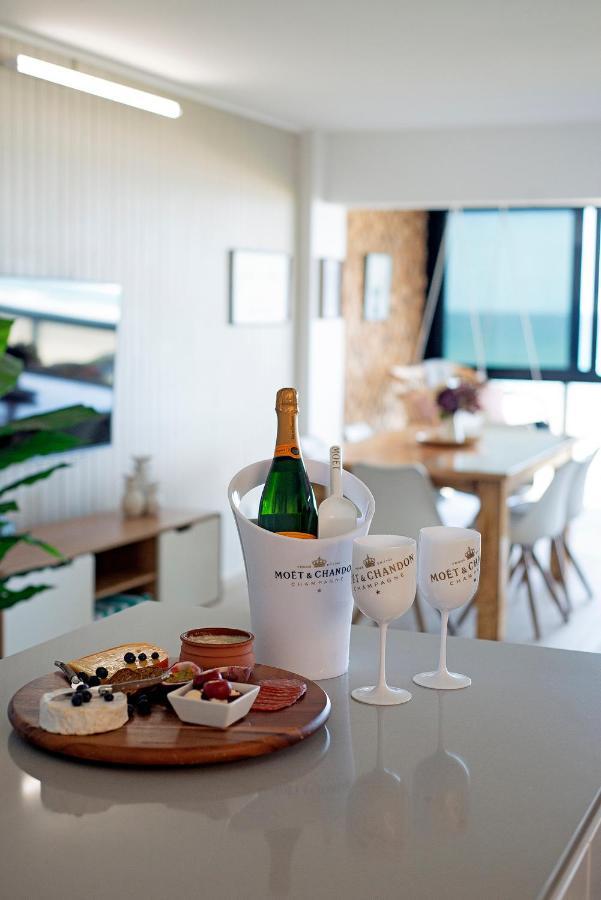 Apartment Absolutly Beachfront Surfers Paradise, Pure Shores! Gold Coast